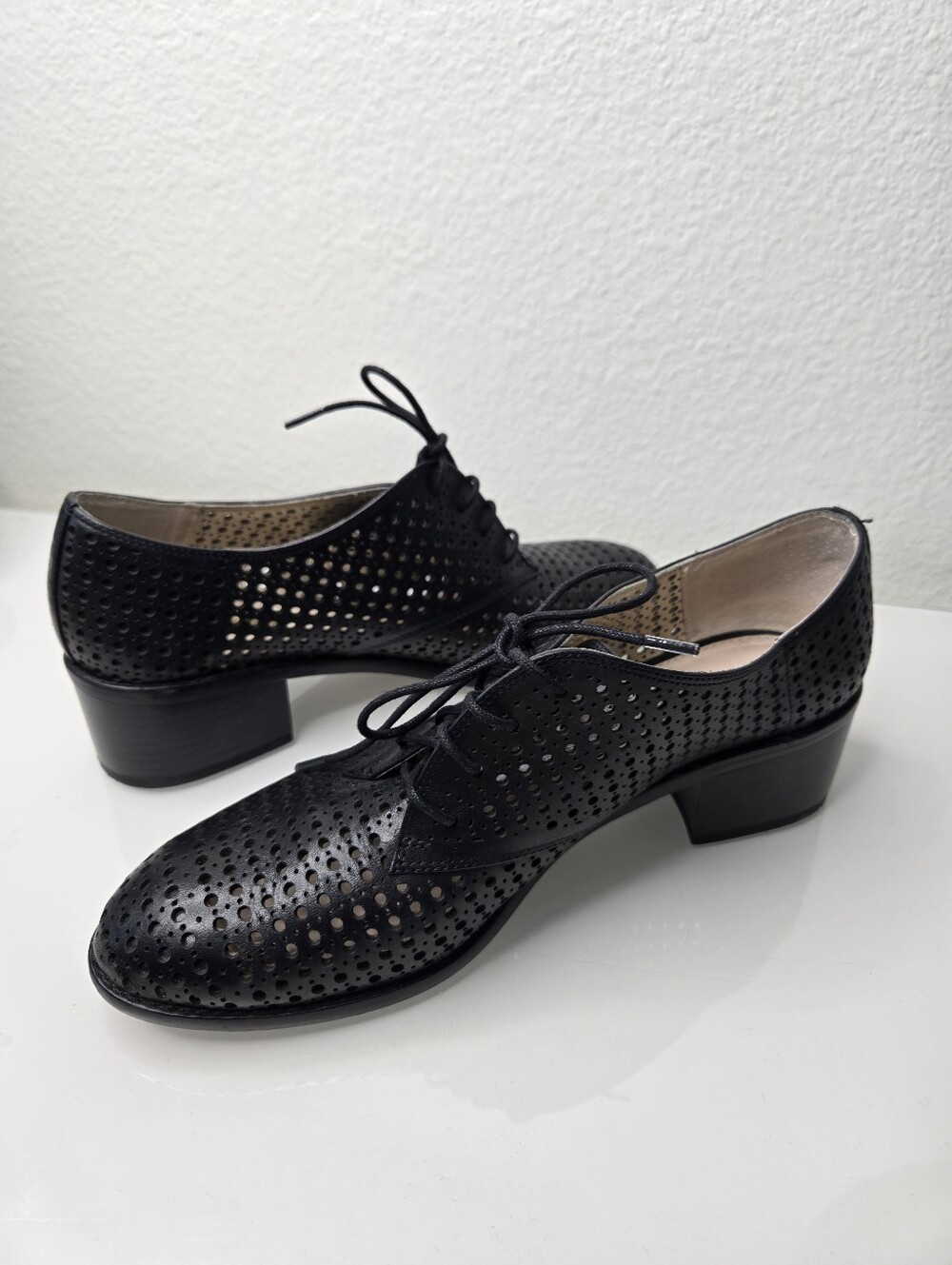 Louis Et Cie Black Perforated Leather Lace-Up Brogues Size 8.5/ 38.5 - Picture 3 of 7
